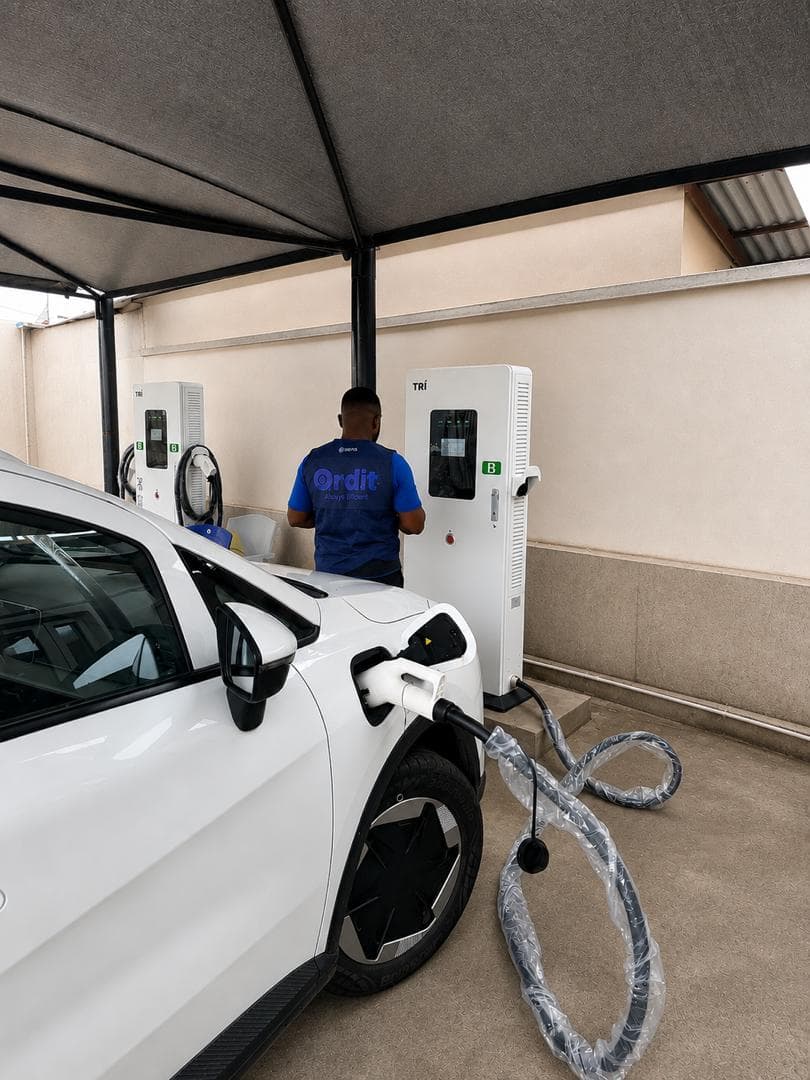 Blue Point technician managing a DC fast charging session for an electric vehicle
